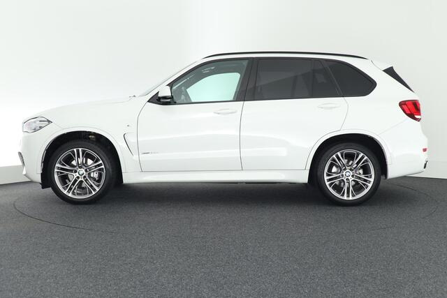 BMW X5 xDrive30d 259pk High Executive M-Sport Panoramadak Trekhaak Leder Memory Camera Keyless Navigatie