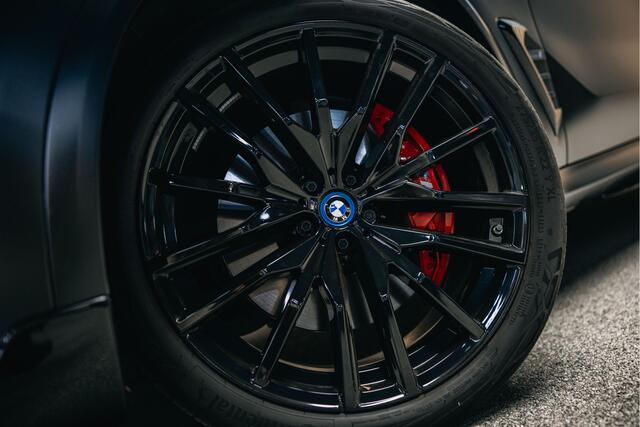 BMW X5 xDrive50e | M uitgevoerd | Trekhaak | Head-Up | Luchtvering | Matte Wrap |