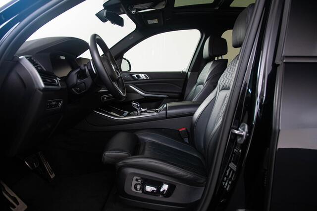 BMW X5 M50i High Executive Trekhaak - Panoramadak - Stoel Massage/Ventilatie - Warmte Comfort Pack - Head up - Harman Kardon - Driving Assistant Professional - Soft close - Comfort Acces - Interieurvoorverwarming -