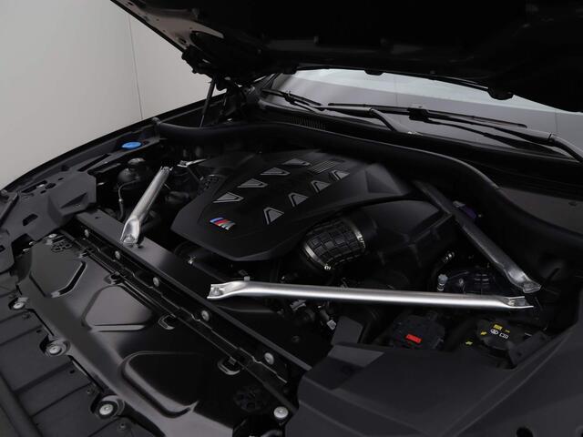 BMW X6 M60i xDrive Active Steering / Comfortzetels / Panoramadak / Bowers & Wilkens / Trekhaak