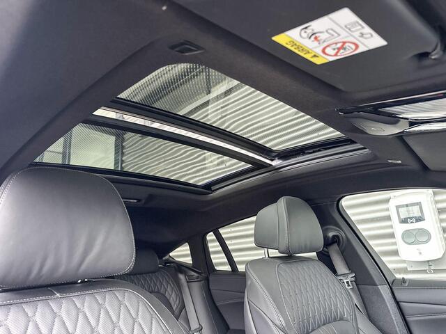 BMW X6 xDrive40i High Executive / M Sportpakket / Safety Pack / CoPilot Pack / Active Steering / Soft-Close-Automatic / Sky Lounge