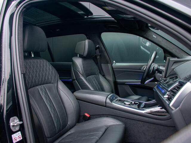 BMW X7 xDrive40i | Trekhaak | Schuif-/kantel Pano | Head-Up | 7 Persoons | 360 Camera