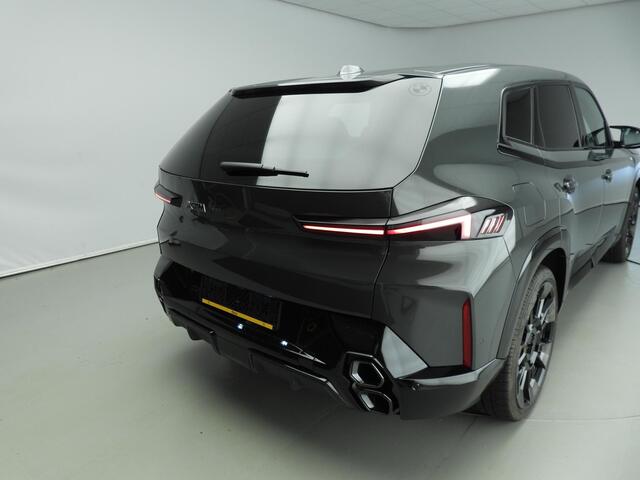 BMW XM Driving Assistant Professional | Bowers & Wilkins