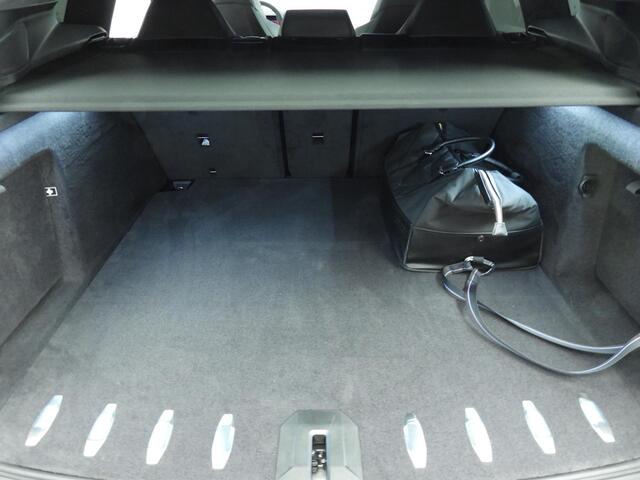 BMW XM Driving Assistant Professional | Bowers & Wilkins