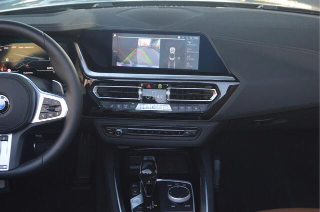 BMW Z4 Roadster M40i High Executive M Sport Automaat / Achteruitrijcamera / M Sportstoelen / M Adaptief onderstel / Comfort Access / Adaptieve LED / Head-Up / Harman Kardon