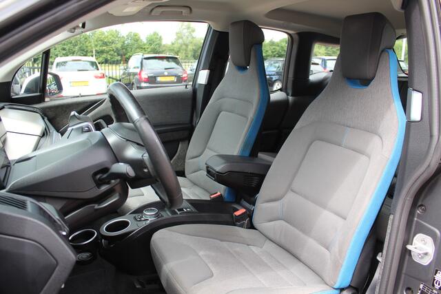 BMW i3 S Dark Shadow Edition 120Ah 42 kWh / Camera / Navigatie / 20'' / Stoelverwarming / DAB / LED / Cruise Control