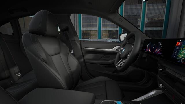 BMW i4 eDrive40 Gran Coupé M Sport / Adaptieve LED / Active Cruise Control / Comfort Access / Parking Assistant / Live Cockpit Plus / Stoelverwarming