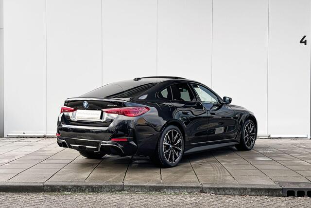 BMW i4 xDrive40 M-Sport Pro / Elektrisch bediend glazen schuif-/kanteldak / Comfort Acces / Trekhaak Elektrisch Wegklapbaar / 19"