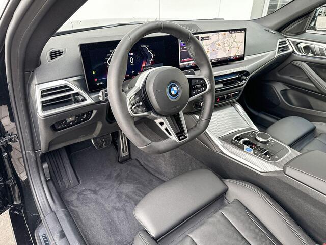BMW i4 xDrive40 M-Sport Pro / Elektrisch bediend glazen schuif-/kanteldak / Comfort Acces / Trekhaak Elektrisch Wegklapbaar / 19"