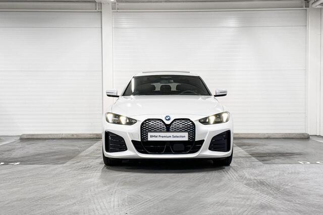 BMW i4 eDrive40 | M-Sport Pro | Innovation Pack | Comfort Pack | Driving Assistant Professional | Harman/Kardon | Schuif-/Kanteldak | Comfort Access