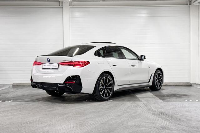 BMW i4 eDrive40 | M-Sport Pro | Innovation Pack | Comfort Pack | Driving Assistant Professional | Harman/Kardon | Schuif-/Kanteldak | Comfort Access