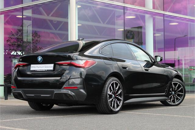 BMW i4 eDrive35 M Sport / Active Cruise Control / Stuurverwarming / Live Cockpit Plus / Parking Assistant / Widescreen Display