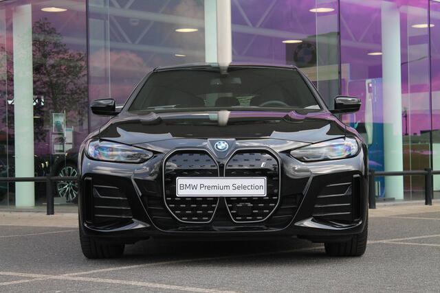 BMW i4 eDrive35 M Sport / Active Cruise Control / Stuurverwarming / Live Cockpit Plus / Parking Assistant / Widescreen Display