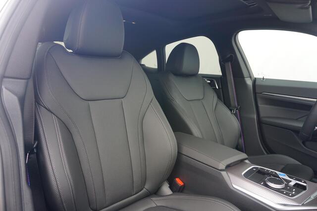 BMW i4 eDrive35 M sportpakket Pro Schuif-/kanteldak / Comfort Access / Active Cruise Control / Stuur-stoelverwarming