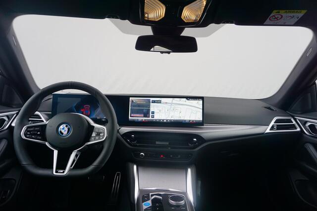 BMW i4 eDrive35 M sportpakket Pro Schuif-/kanteldak / Comfort Access / Active Cruise Control / Stuur-stoelverwarming