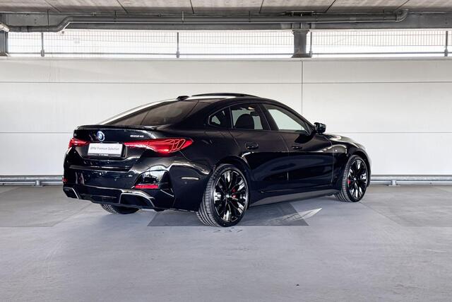 BMW i4 eDrive40 84 kWh | M Adaptief onderstel | Elektrisch bediend glazen schuif-/kanteldak