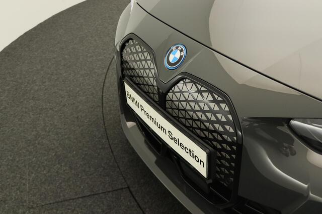 BMW i4 eDrive35 M Sportpakket Pro | Innovation Pack | Comfort Pack | Stuurwielrand Verwarmd | Comfort Access | Elektrisch Verstelbare Sportstoelen | Driving Assistant Professional | DAB | Harman Kardon | 19''