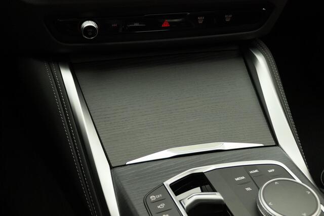 BMW i4 eDrive35 M Sportpakket Pro | Innovation Pack | Comfort Pack | Stuurwielrand Verwarmd | Comfort Access | Elektrisch Verstelbare Sportstoelen | Driving Assistant Professional | DAB | Harman Kardon | 19''