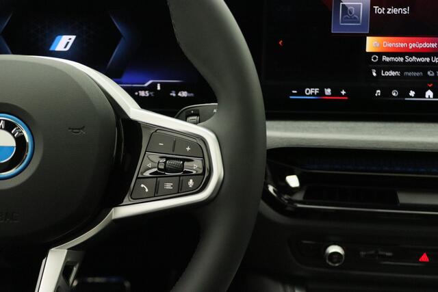 BMW i4 eDrive35 M Sportpakket Pro | Innovation Pack | Comfort Pack | Stuurwielrand Verwarmd | Comfort Access | Elektrisch Verstelbare Sportstoelen | Driving Assistant Professional | DAB | Harman Kardon | 19''