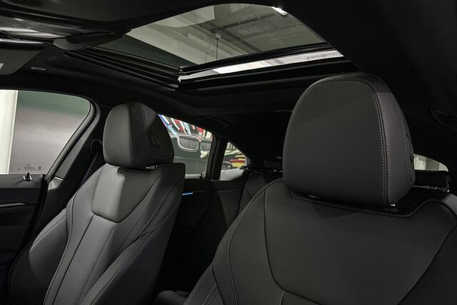 BMW i4 eDrive35 | M-Sport Pro | Comfort Pack | Active Cruise Control | Hifi System | Schuif-/kanteldak | Comfort Access | Trekhaak