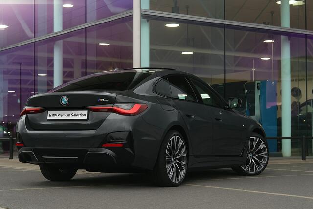 BMW i4 M50 High Executive / Schuif-kanteldak / Trekhaak / Laserlight / M Sportstoelen / Adaptief M Onderstel / Parking Assistant Plus / Driving Assistant Professional