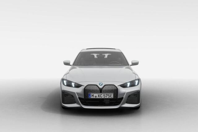 BMW i4 eDrive35 M Sport Edition | M Sport Pro | Active Cruise Control | Elektrisch bediend glazen schuif-/kanteldak