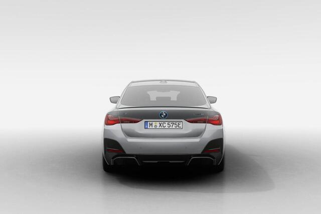 BMW i4 eDrive35 M Sport Edition | M Sport Pro | Active Cruise Control | Elektrisch bediend glazen schuif-/kanteldak