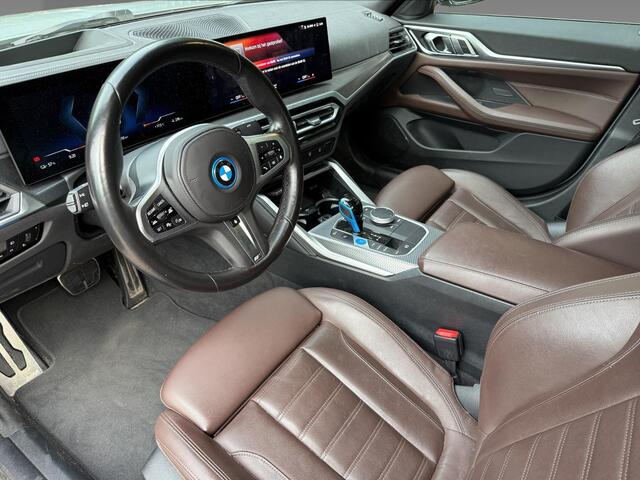 BMW i4 Gran Coupé eDrive40 M Sportpakket | Verwarmde Voorstoelen | Verwarmd Stuur | Elektrisch bediend glazen schuif-/kanteldak | Achteruitrijcamera | BMW Laserlight