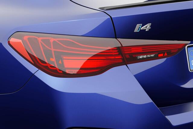 BMW i4 eDrive40 M Sport Edition | M Sport Pro | Comfort Pack | Active Cruise Control | Elektrisch bediend glazen schuif-/kanteldak