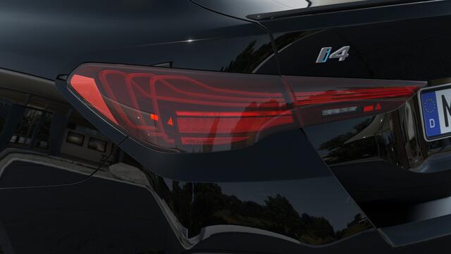 BMW i4 eDrive40 M Sport / Achteruitrijcamera / Adaptieve LED / Active Cruise Control / Live Cockpit Plus / Comfort Access / Stoelverwarming