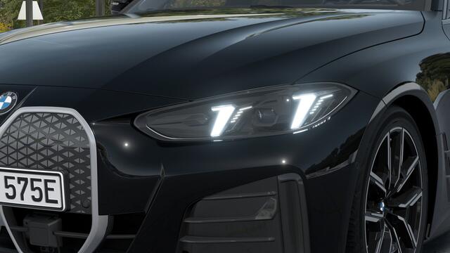 BMW i4 eDrive35 M Sport / Achteruitrijcamera / Active Cruise Control / Comfort Access / Parking Assistant / Stoelverwarming