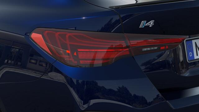 BMW i4 eDrive35 M Sport / Schuif-kanteldak / Achteruitrijcamera / Active Cruise Control / Comfort Access / Adaptieve LED / Stuurverwarming /