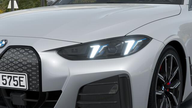 BMW i4 eDrive40 M Sport / Achteruitrijcamera / Adaptieve LED / Active Cruise Control / Comfort Access / Stoelverwarming / Parking Assistant