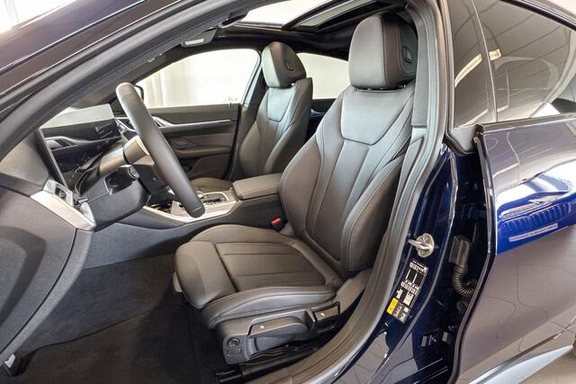 BMW i4 eDrive35 M Sport Edition 70 kWh | Glazen Panoramadak | Stoelverwarming | Achteruitrijcamera |