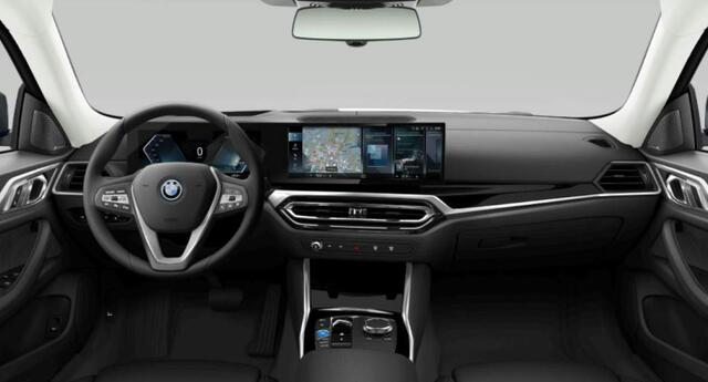 BMW i4 eDrive40 84 kWh Elektrische Schuif/Kanteldak - Harman Kardon - Active Cruise Control - Elektrisch Verstelbare/verwarmde voorstoelen - BMW Laserlight - Comfort Access - BMW Live Cockpit Professional -