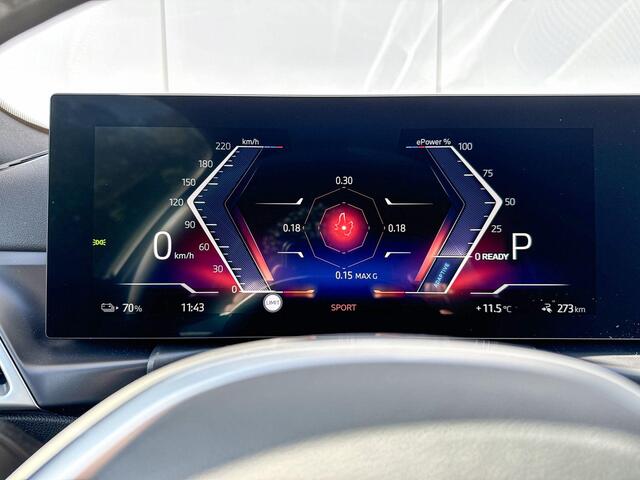 BMW i4 eDrive40 M Sport Edition Head Up Display / Driving Assistant / Comfort Access / Adaptieve LED lampen / Glazen dak / Parking Assistant Plus