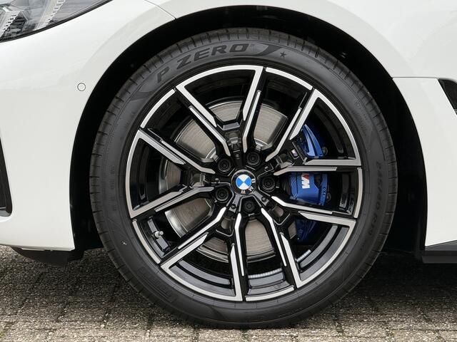 BMW i4 eDrive35 | M-Sport | 19'' | S/k-dak | HiFi | Stuur + stoelverw. | Comf. Acc. | Trekhaak | Camera