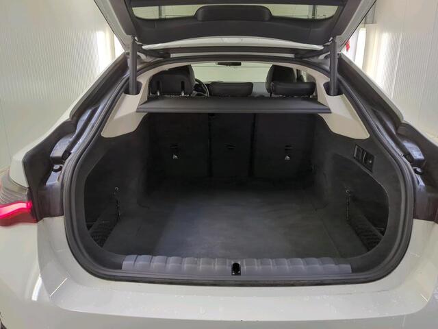 BMW i4 eDrive40 84 kWh | Trekhaak | Navi | Camera |