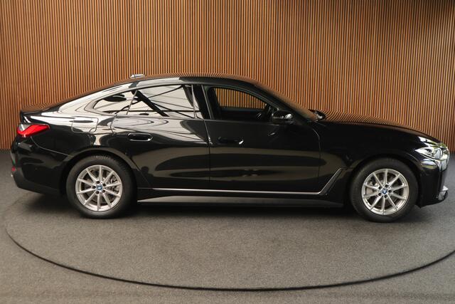 BMW i4 eDrive40 84 kWh M-pakket Navi Leer Elektr. achterklep 360° Camera Co-pilot Climate voor & achter Zwarte hemelbekleding PDC LM velgen BTW auto