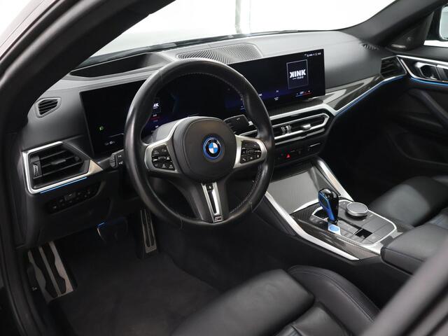 BMW i4 M50 High Executive 84 kWh | SOH 98% | M-Sport | Schuif/Kantel dak | Sportstoelen | Harman/Kardon | x-Drive | Widescreen | Adaptief Onderstel | DAB | Stoelen/stuur verwarmbaar | Trekhaak | Laserlicht |