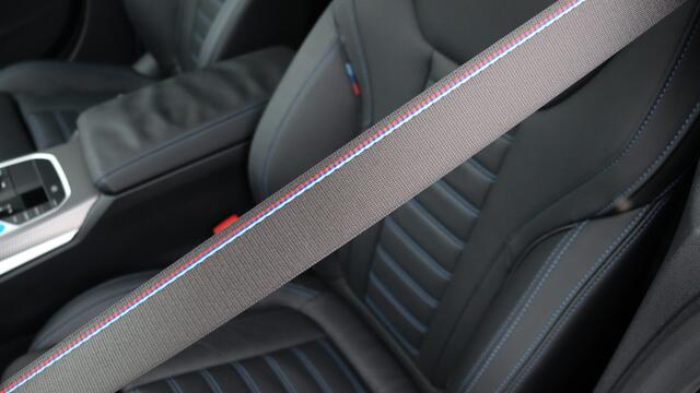 BMW i4 eDrive35 High Executive M-Sport | Harman/Kardon | Schuifdak | Head-up | Trekhaak | Driving Assistant Professional