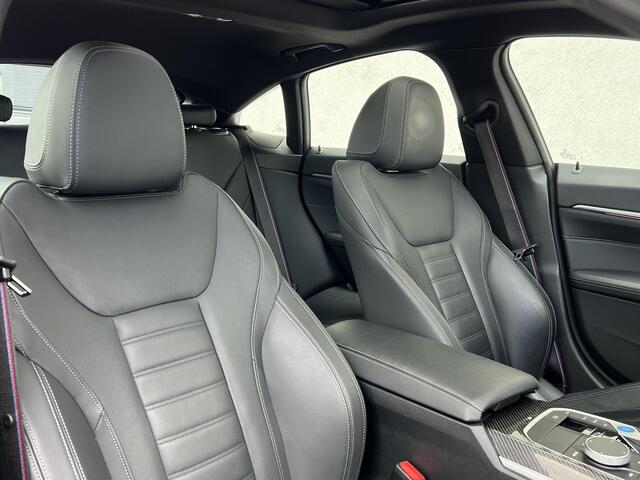 BMW i4 M50 High Executive 84 kWh Sport Pro | High Executive | Glazen schuif-/kanteldak | Stuur- en stoelverwarming | Trekhaak | Comfort Access | Laserlight | Harman Kardon | Head-Up