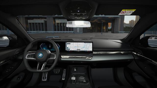 BMW i5 Touring eDrive40 M Sport / Panoramadak / Trekhaak / Stoelventilatie / Parking Assistant Plus / Adaptieve LED / Comfort Access
