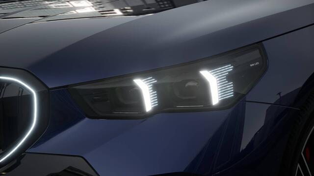 BMW i5 Touring eDrive40 M Sport / Panoramadak / Trekhaak / Stoelventilatie / Parking Assistant Plus / Adaptieve LED / Comfort Access