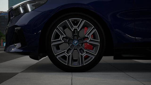 BMW i5 Touring eDrive40 M Sport / Panoramadak / Trekhaak / Stoelventilatie / Parking Assistant Plus / Adaptieve LED / Comfort Access