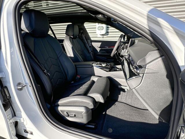 BMW i5 Touring eDrive40 M Sportpakket Pro / Innovation Pack / Travel Pack