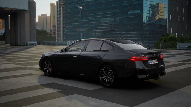 BMW i5 eDrive40 M Sport Automaat / Panoramadak / Trekhaak / Adaptieve LED / Parking Assistant Professional / Stoelventilatie / Comfort Access