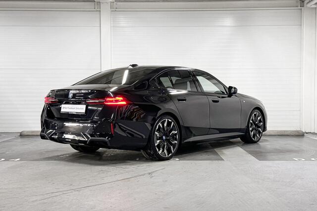 BMW i5 Sedan eDrive40 | M-Sport Pro | Travel Pack | Innovation Pack | Comfort Pack | Driving Assistant Professional | Bowers&Wilkins | Panoramadak | Comfort Access | Trekhaak