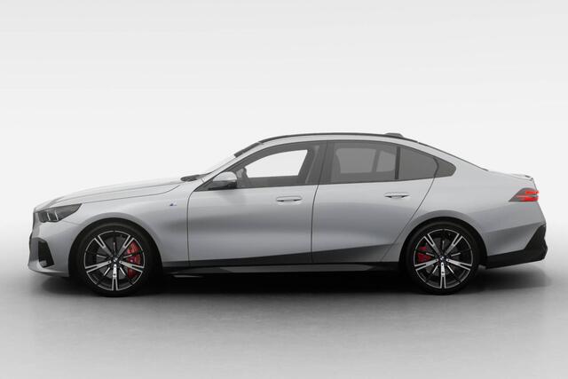 BMW i5 xDrive40 | M Sport Pro | Travel Pack | Comfort Pack | Trekhaak met elektrisch wegklapbare kogel