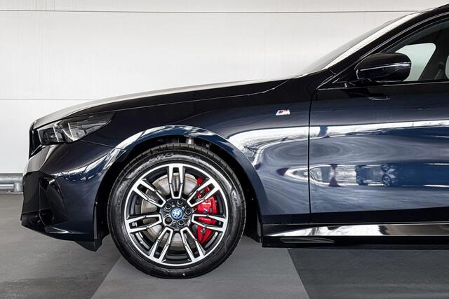 BMW i5 Touring eDrive40 M Sport Edition | M Sport Pro | Travel Pack | Comfort Pack